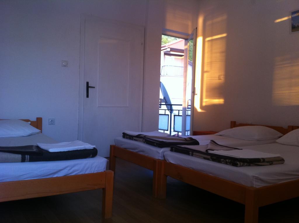 Guest House Lokoski Peštani Rum bild