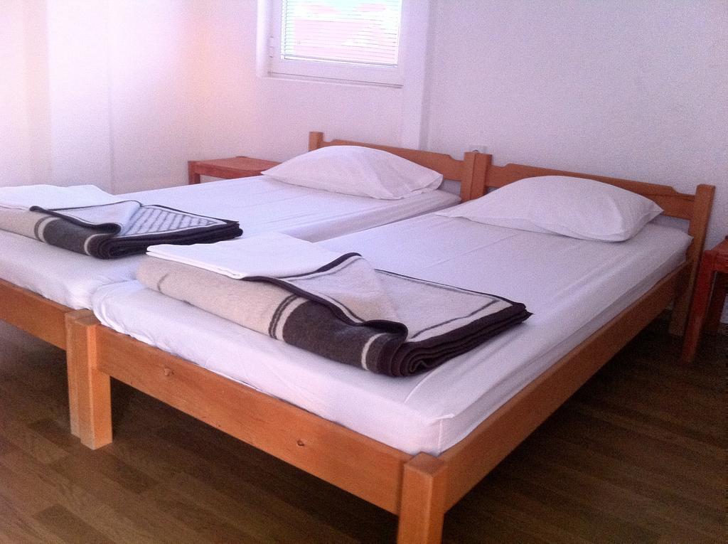 Guest House Lokoski Peštani Rum bild