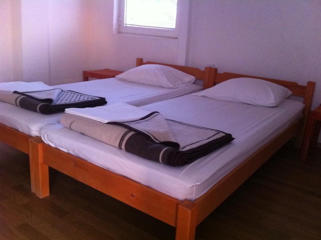 Guest House Lokoski Peštani Rum bild