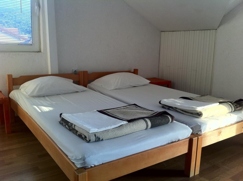 Guest House Lokoski Peštani Rum bild